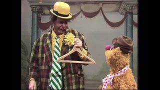 The Muppet Show - 203: Milton Berle - “Top Banana” (1978)