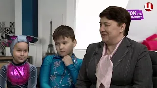 Керівник циркової студії "Молодість"- Семенова Лариса Валеріївна та вихованці