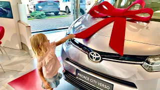 НОВАЯ МАШИНА! Взял эксперта для выбора авто. Смотрим Toyota RAV4 и Kia Sportage. Даша хочет Lexus!