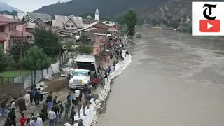 Floor alert in central Kashmir as intermittent rain continues in Valley