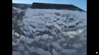 Как не надо чистить снег с крыши
