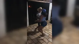 Rei da pisadinha dançando com Sua namorada, Chamaaaaaa