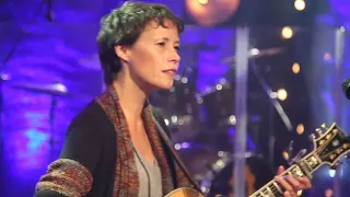 Sarah Lee Guthrie "Catch the Wind" | 30-Minute Music Hour: On the Road