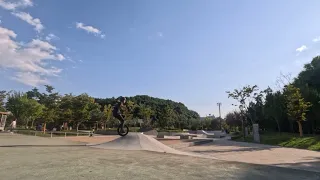 Unicycling at Noeul Skatepark in Incheon. (Grind & Pedal grab practice)