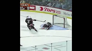 Dominik Hasek's legendary save on Jaromir Jagr (15 mar 1998)