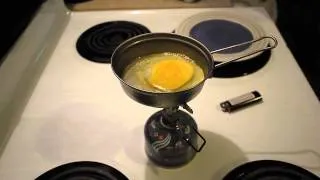 "Scrambling" an Egg in the Snow Peak Trek 900 Lid/Frying Pan