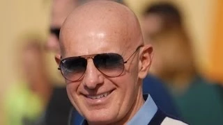 Maurizio Crozza   Arrigo Sacchi in vacanza a Sharm audio Mai Dire Gol