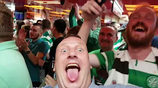 Celtic Glasgow Fans in der U-Bahnstation Marienplatz auf dem Weg zur Allianz Arena