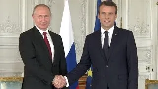 Schwieriges erstes Treffen von Macron und Putin