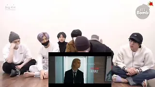 BTS REACTION TO STRAY KIDS - GOD'S MENU DANCE PRACTICE (FANMADE MEANS FAKE)