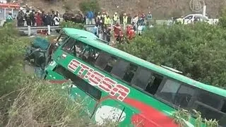 В Перу пассажирский автобус сорвался с трассы (новости)
