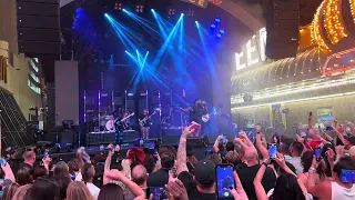 Teddy Swims - Don't Stop Believin' - Live at Fremont Street Experience, 10/21/2023