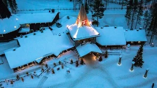 El Pueblo de Papá Noel Santa Claus en Laponia desde el aire Finlandia Rovaniemi video de viaje