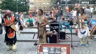 Ecuadorian Indian Music Group in Prague - Dime Que Te Pasa Corazon