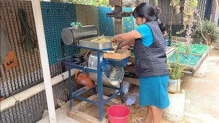 en lo que mi esposo trabaja hago mis tortillas y mi comida para comer con mi familia