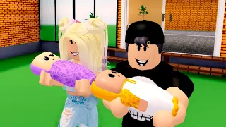 24 HORAS SIENDO PADRES DE GEMELOS CON LYNA EN CLUB ROBLOX!!