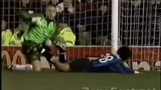 Peter Schmeichel, melhor goleiro de todos.