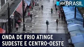 Onda de frio atinge Sudeste e Centro-Oeste | SBT Brasil (19/08/22)