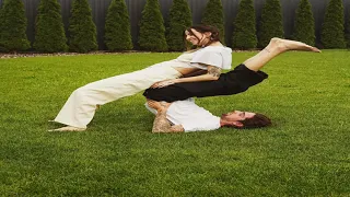 Горячо! Надя Дорофеева и Владимир Дантес поразили акробатикой на траве.