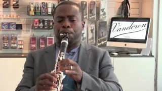 Anthony McGill, Principal clarinet of the NY Philharmonic tries the BD5 clarinet mouthpiece