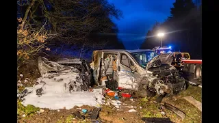 Transporter gerät in Gegenverkehr – Pkw geht in Flammen auf