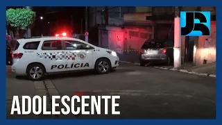 Menor de idade é apreendido após perder o controle de veículo roubado e invadir casa em São Paulo