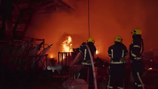 Рятувальники  Тернопільщини усю ніч гасили пожежу після рашистських обстрілів