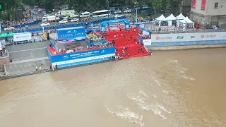 GLOBALink | Enthusiasts swim across China's longest river in Wuhan