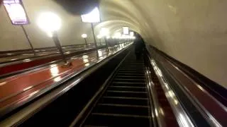 П036 - самое глубокое метро в мире - день 2 - видео 33 - Немец опять офигевает в России