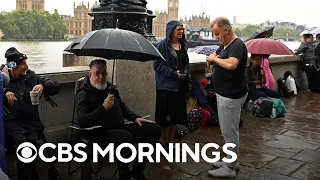 Mourners line up to say goodbye to Queen Elizabeth II