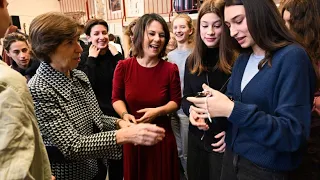 Baerbock wirbt in Paris für deutsch-französische Freundschaft