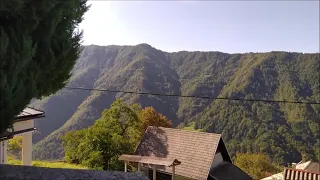 Гірське село в Словенії.  (Otalež. Alpe. Slovenija)