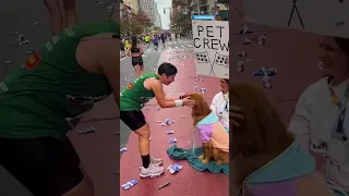 Golden Gives High Fives To NYC Marathoners | The Dodo