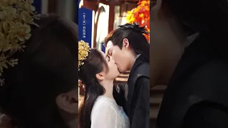 闭眼亲🥰超享受 越贴越紧的两个人 这段吻戏的花絮比正片还长！#苍兰诀 #lovebetweenfairyanddevil #王鹤棣 #虞书欣 #shorts