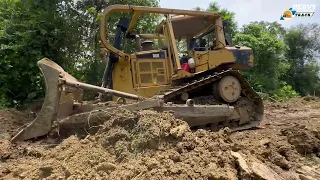 D6R XL BULLDOZER OPERATOR SKILLS WHEN MAKING ROADS IN THE WILD FOREST