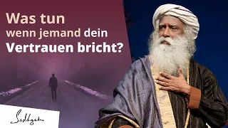 Was tun, wenn jemand dein Vertrauen missbraucht?  | Sadhguru