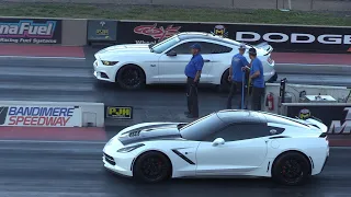 Mustang GT vs Corvette Stingray - drag racing