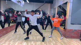 Con calma ( Daddy Yankee / official Dance Suranjeet )  [ Strong Zumba