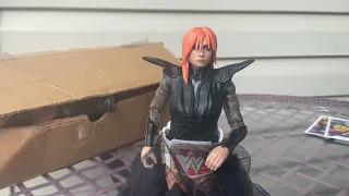 WWE BECKY LYNCH WRESTLEMAINA 38 FIGURE REVIEW