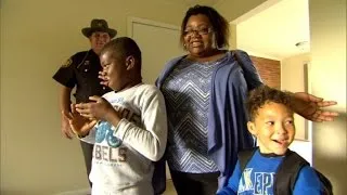 After Sleeping in Lobby, Cop Helps Homeless Mom and Kids Find New Home