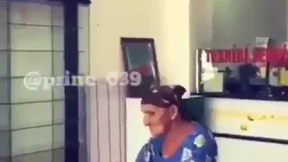 Бабка танцует просто класс