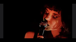 Gaye Su Akyol - İstersen Hiç Başlamasın (Official Video)