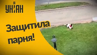 В Беларуси девушка накрыла парня и защитила его от избиваний
