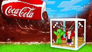 Coca Cola Flood vs. Mikey & JJ Doomsday GLASS Bunker - Minecraft (Maizen)