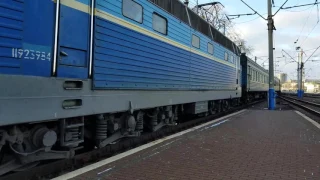 З новим роком . Електровоз ЧС4-174 з додатковим поїздом #220 Чернівці-Київ. 4K UHD