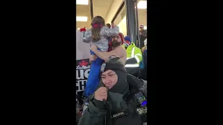 Jason Kelce helps girl get a message to Taylor Swift during Chiefs-Bills game