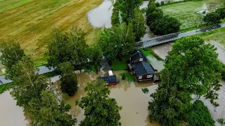 Unwetter in Skandinavien reißen Strandhäuser ins Meer