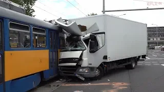 Verkehrsunfall mit Brandfolge und LKW gegen Straßenbahn Leipzig-Schönefeld [27.06.2018]