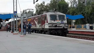 Bikaner Dadar western RANAKPUR EXPRESS arrival at pali marwar railway station#viral #railway