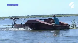 В Астраханской области водоёмы очищают от камыша и водорослей